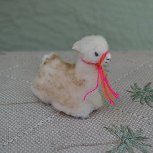 One Brand New Alpaca Llama Sitting Cushed Position Figurines 3 Inches Tall