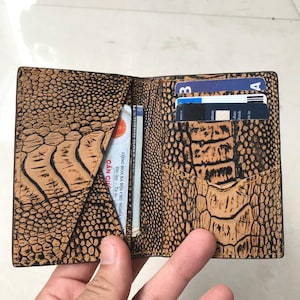 Tarjetero de piel de avestruz auténtica marrón/Tarjetero minimalista para tarjetas de visita/Regalos para papá y para él/Tarjetero de lujo hecho a mano