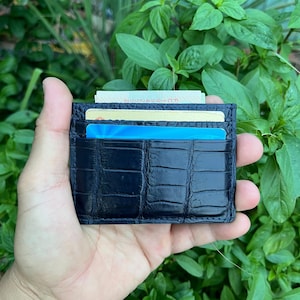 Carteira porta-cartões de crédito em couro legítimo Alliigatoor da Marinha, com prendedor para dinheiro/porta-cartões de visita/carteira minimalista em couro RIFD/4 compartimentos para cartões