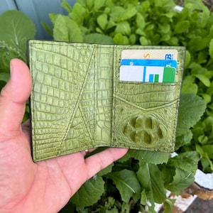 Tarjetero de piel de cocodrilo auténtica GREEN Hornback/Tarjetero minimalista/Regalo para papá/Billetera hecha a mano
