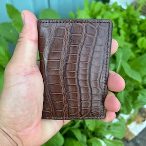 Tarjetero de piel de cocodrilo auténtica color marrón/Tarjetero minimalista para tarjetas de visita/Regalo para papá/Tarjetero de lujo hecho a mano