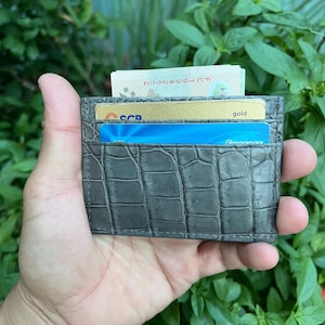 Tarjetero de piel de cocodrilo auténtica color gris, con clip para billetes, tarjetero, minimalista, con 4 ranuras para tarjetas.