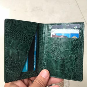 Tarjetero de piel de avestruz auténtica VERDE/Tarjetero minimalista/Regalo para papá y para él/Tarjetero de lujo hecho a mano