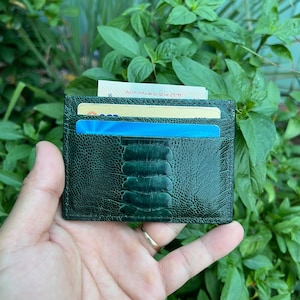 Tarjetero de piel de avestruz auténtica verde con clip para billetes, tarjetero minimalista de piel con 4 ranuras para tarjetas.