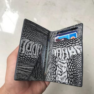 Tarjetero de piel de avestruz auténtica de nobuk NEGRO/Tarjetero minimalista para tarjetas de visita/Regalo para él/Tarjetero de lujo hecho a mano