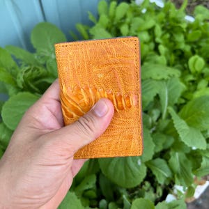 Tarjetero de piel de avestruz auténtica color marrón tostado/ Tarjetero minimalista para tarjetas de visita/ Regalos para papá/ Billetera de lujo hecha a mano