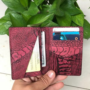 Porta carte di credito in vera pelle di struzzo BORDEAUX/Porta biglietti da visita minimalista/Regalo per papà/Porta carte di lusso fatto a mano