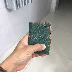 GRÜN Echtes Stingray Leder Kreditkartenetui / Minimalistischer Visitenkartenhalter Kartenetui / Geschenk für Sie, Ihn / Handgefertigte Brieftasche Karte