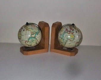 paire de globes serre livres
