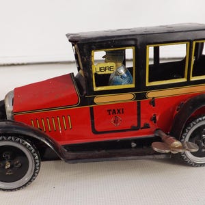 Modèle de voiture vintage en métal, sculpture en fer faite à