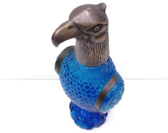 jolie carafe bleutée à tête d'aigle