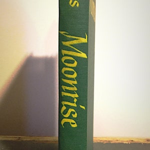 Wschód księżyca autorstwa Theodore’a (Teda) Straussa | Pierwsze wydanie | ©1946 zdjęcie 3