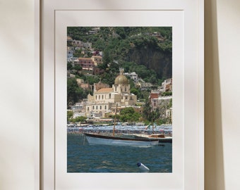 Foto afdrukken Amalfikust boot Middellandse Zee Italiaanse kustlijn reisfotografie architectuur landschap reizen Home Decor Wall Art Italië