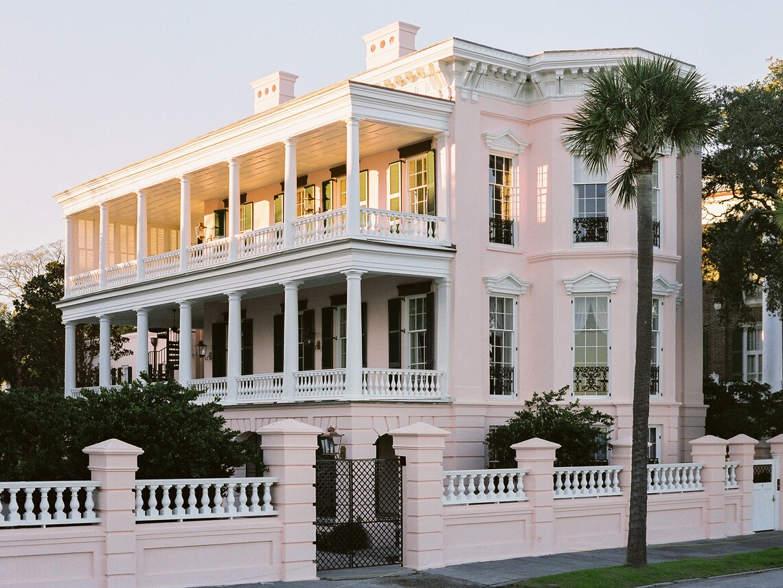 Pink House on Rainbow Row in Charleston, South Carolina Charleston