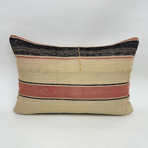 Poduszka kilimowa, poduszka kilimowa vintage, poduszka dekoracyjna 16x24, poduszka vintage, poduszka beżowa, haftowana poduszka lędźwiowa, poduszka patchworkowa,