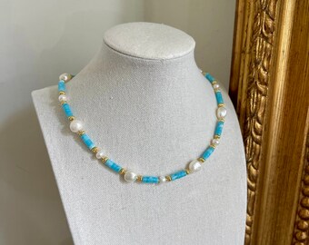 Collier océan bleu été - Coquillages naturels et perles d'eau douce avec fermoir plaqué or 18 carats, réglable de 40 à 45 cm