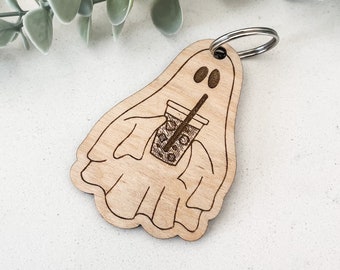 Gespenst mit Eiskaffee Schlüsselbund, Kaffeegeist, gravierter Acrylanhänger, niedliches Halloween, Retro Halloween, Retro Schlüsselbund, Retro Geist