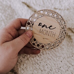 Marcadores de hitos mensuales de bebé boho, marcadores mensuales de madera grabados con láser, accesorios para fotos de bebés, anuncio de recién nacidos y nacimientos, regalo de baby shower