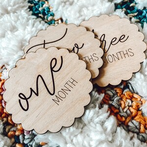 Marqueurs mensuels d’étape pour bébé, marqueurs mensuels en bois gravés au laser, accessoires photo pour bébé, annonce de nouveau-né et de naissance, cadeau de baby shower