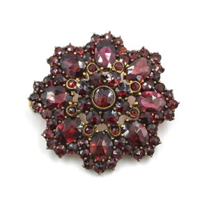 アンティーク 3層の総ボヘミアンガーネットのブローチ