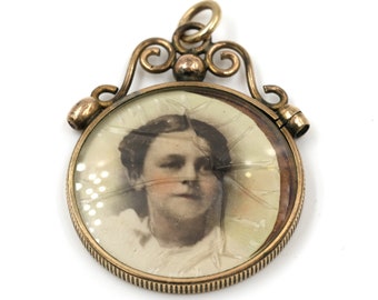 Antique Victorian Watch Fob Locket // Picture Frame Pendant // Victorian Mourning Jewelry // Sweetheart Jewelry