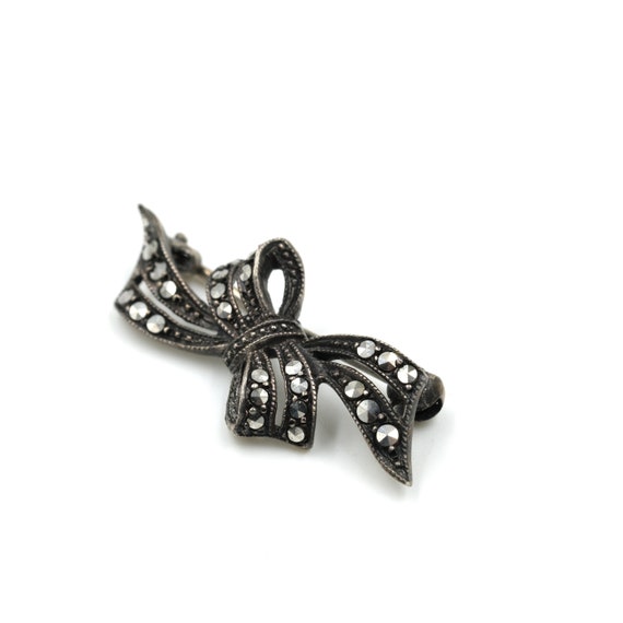 Estate Vintage Sterling & Marcasite Bow Brooch (1… - image 2