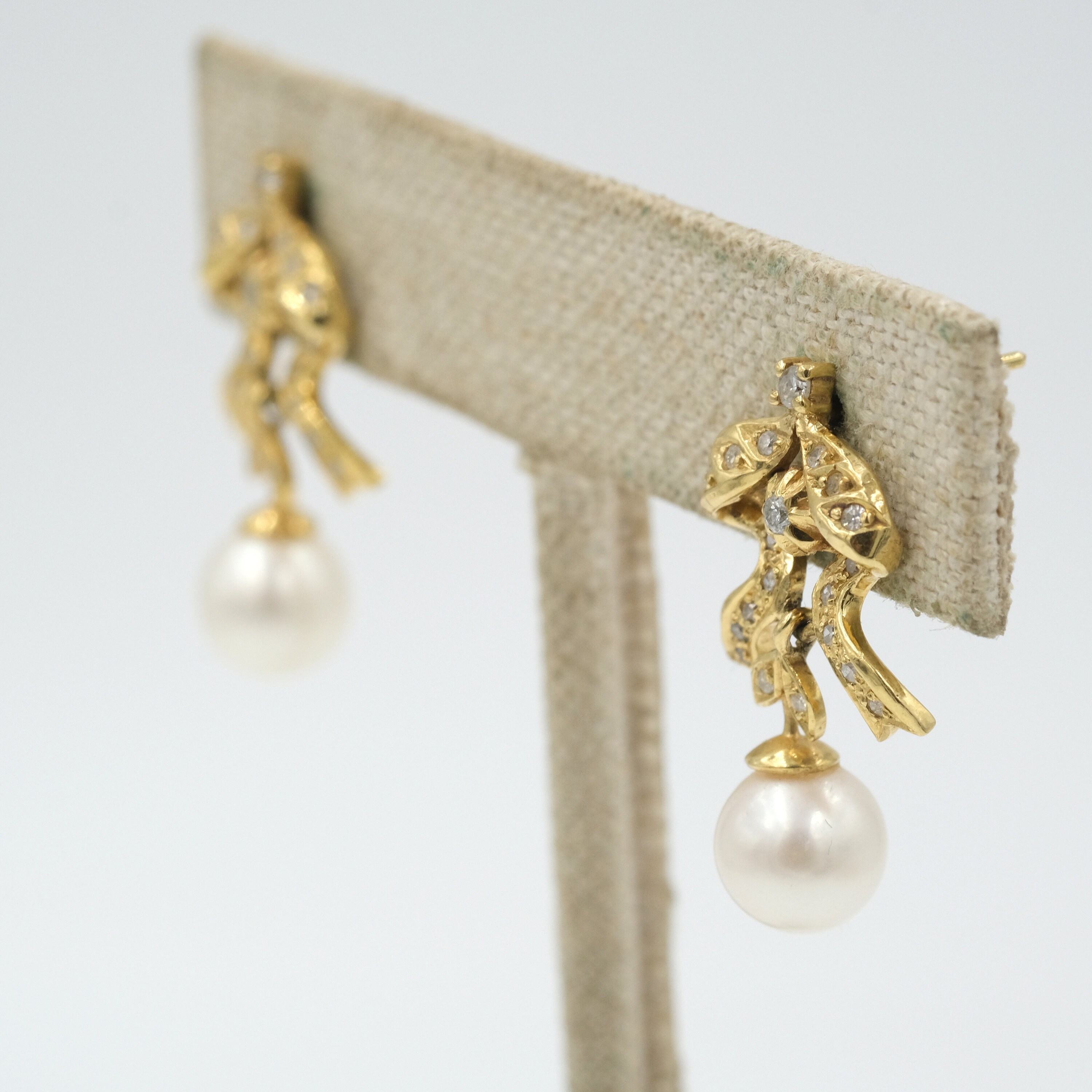 Vintage 14kt Gold Diamond & Pearl Ribbon Earrings (4.97gr