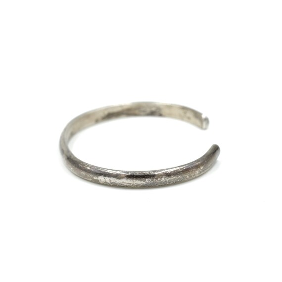 Vintage Petit Navajo Sterling Cuff // Navajo Arti… - image 5