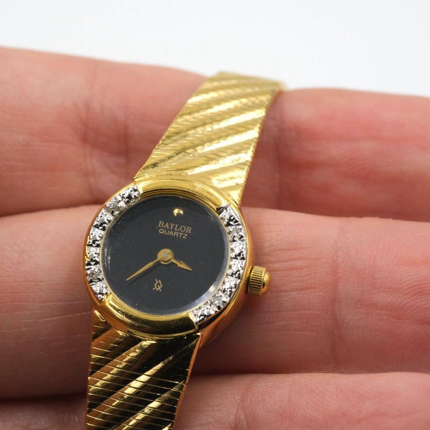 Vintage 90s Gold Toned Diamond Chip Watch by Baylor 5.25