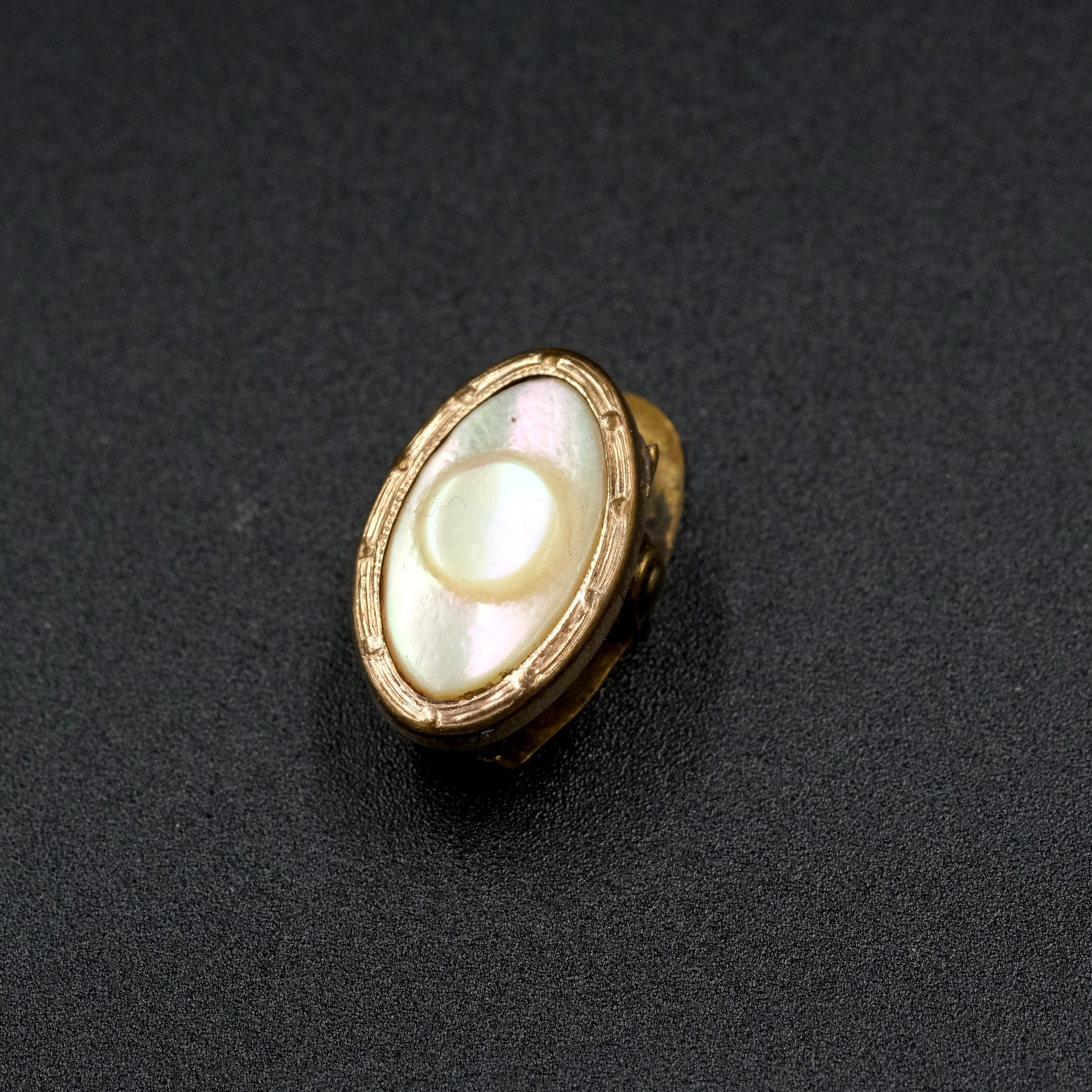 Pince à Cravate Vintage Dorée Avec Bouton En Nacre - Occasion Bon état