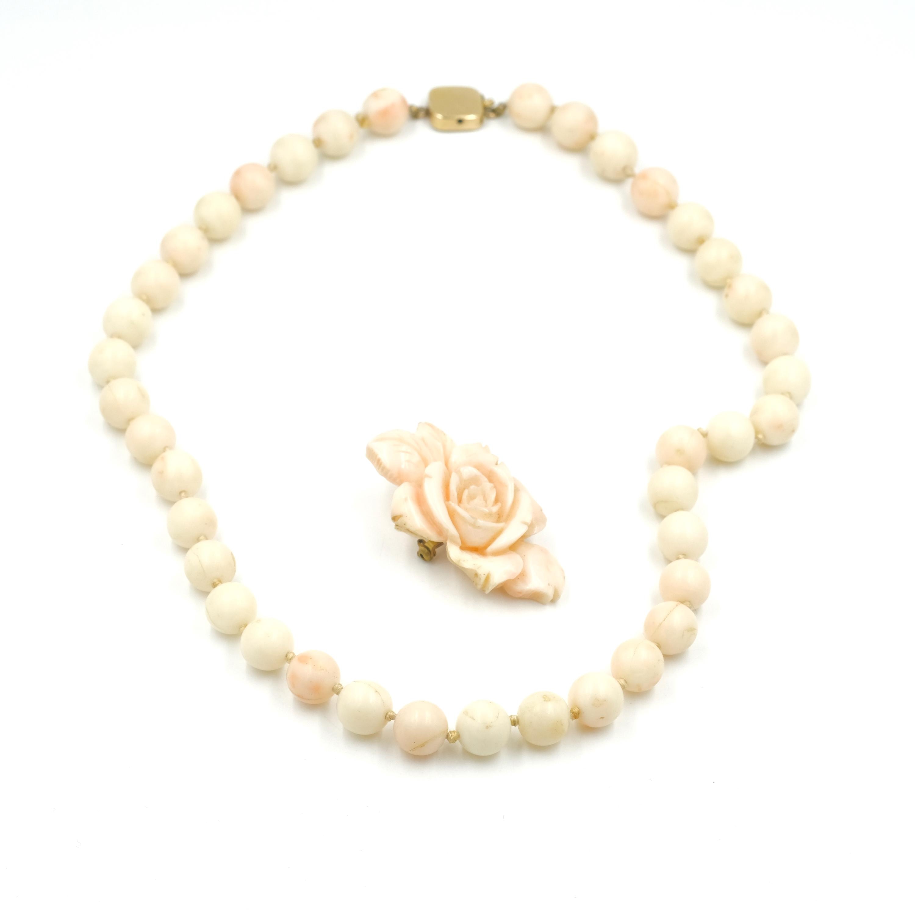 ヴィンテージコーラルネックレス、彫刻された花のブローチエンハンサー