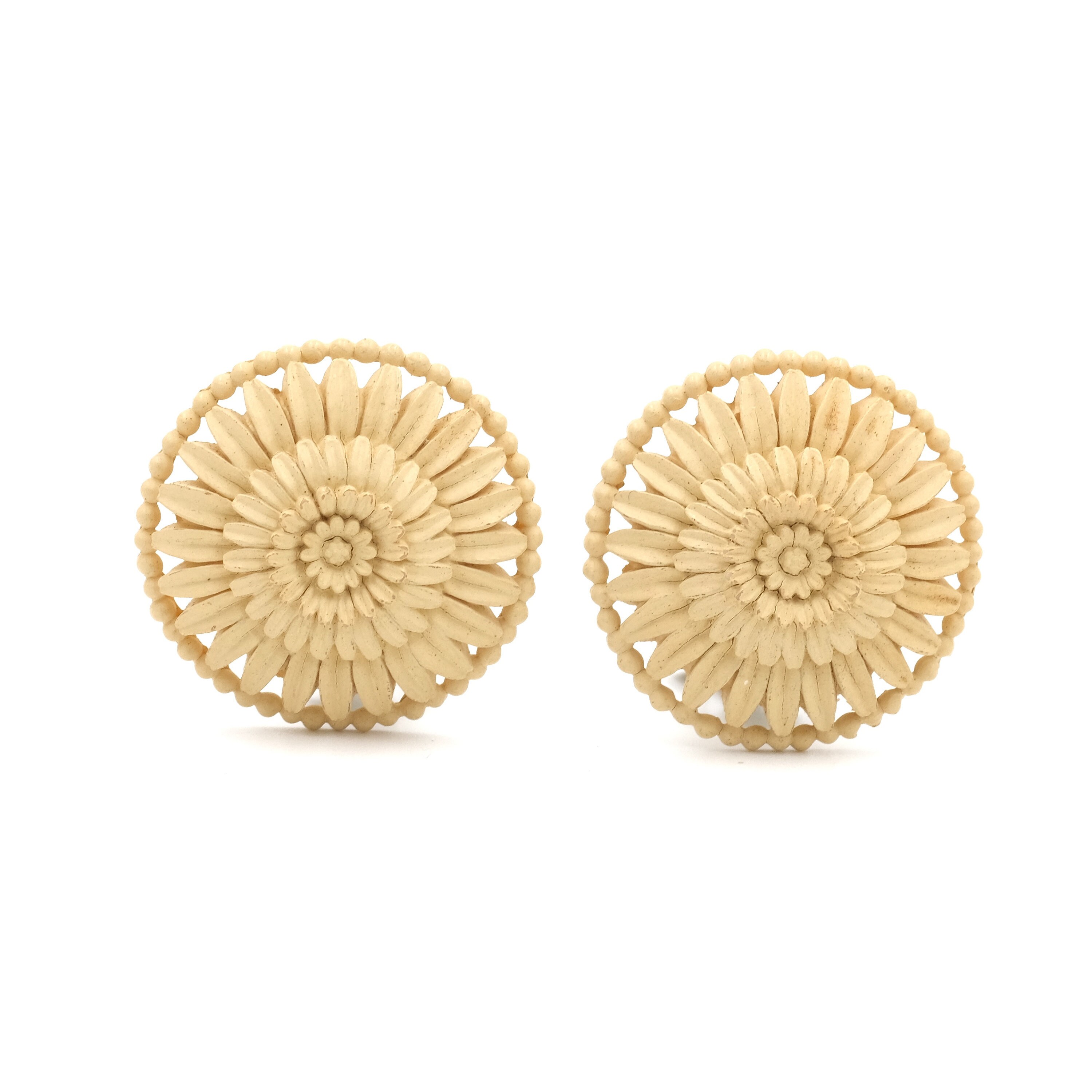 ヴィンテージフラワークリップオンイヤリング 1.1インチ - Etsy 日本