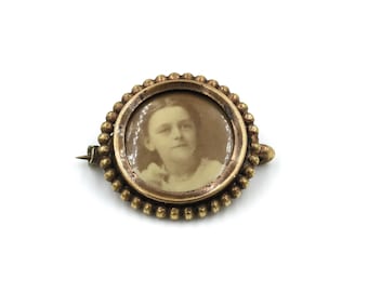 Antique Victorian Memorial Picture Frame Brooch .92"