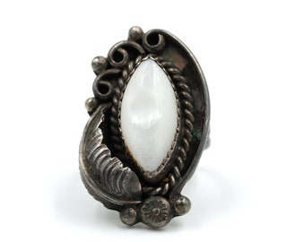 Vintage Navajo Style Mother of Pearl Sterling Leaf Ring - Size 5