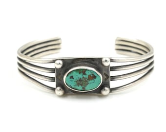 ナバホ族のニューランダーターコイズ＆スターリングシルバーのカフ