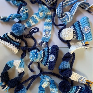 Mantle wall hanging/garland.  Variations and team colors made to order.  Blue colors celebrate Manchester City Football.