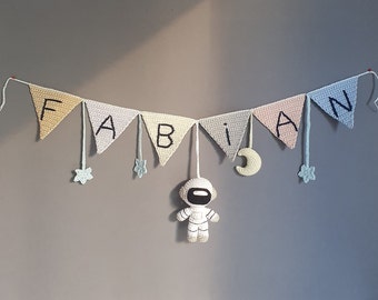 Personalized Pennant chain with astronaut, crochet Nursery decor Custom Nursery name banner