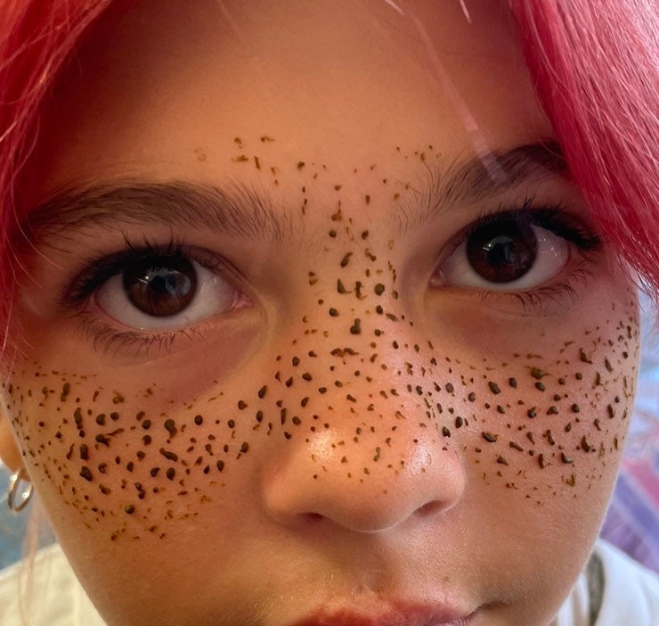 Im a tattoo artist  gave my client RAINBOW freckles  trolls say she  looks like a confetti cupcake  will regret it  The Sun