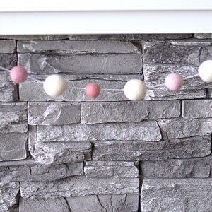 Pretty pinks and white wool felt ball garland. 25MM felt balls between 30MM white felt balls.