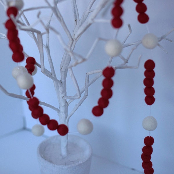 Red and white wool felt Garland