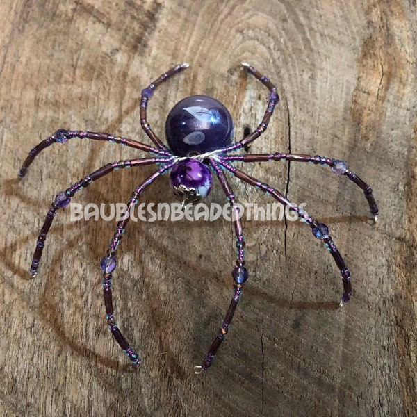 Araña navideña con cuentas de Charlotte