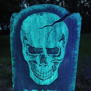 MORTE UV Scheletro Reattivo Lapide Halloween Prop Cimitero Lapide Halloween Decor Yard Art Spedizione gratuita