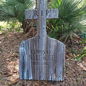 Large PERSONALIZED &quot;Wooden&quot; Cross Halloween Tombstone Halloween Prop Halloween Outdoor Decoration Tombstone Realistic Halloween Props