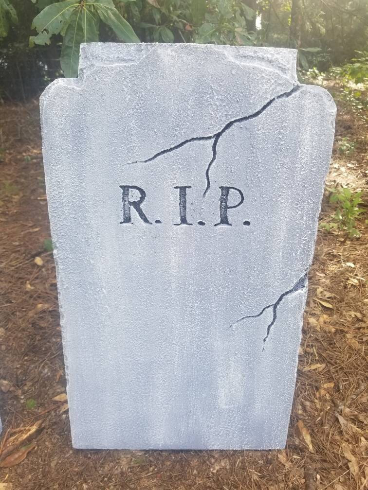 パーソナライズされた手作りのR.I.P.墓石：彫刻入りハロウィン小道具
