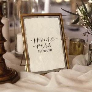 Numeri da tavolo su carta fatta a mano // Nomi da tavolo, cartelli per matrimoni, conferenze, compleanni, addii al nubilato, baby shower