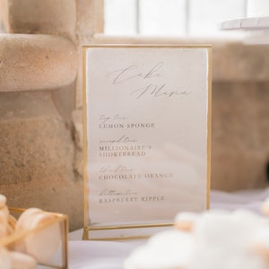 Hochzeitstortenmenü auf handgeschöpftem Papier // Cake Flavours, Hochzeitsschilder für Hochzeiten, Konferenzen, Geburtstage, Junggesellinnenabschiede, Babypartys