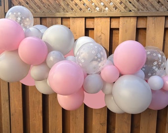 Guirnalda de globos con copos de nieve rosas y grises / Decoraciones para fiestas de cumpleaños de Winter ONEderland / Decoración para baby shower con copos de nieve / Suministros para fiestas navideñas