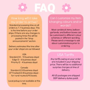 Puede incluir: Gr&aacute;fico rosa y naranja con la palabra "FAQ" en la parte superior. El gr&aacute;fico contiene texto sobre los tiempos de procesamiento de pedidos, opciones de personalizaci&oacute;n y tarifas de EE. UU. Hay acentos florales.