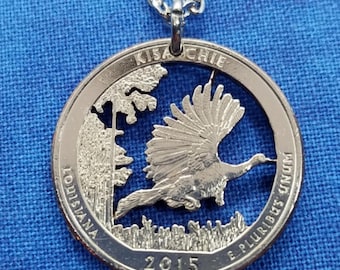 Colgante de pavo, moneda de veinticinco centavos del estado de Luisiana, joyería con monedas talladas, joyería artesanal, collar hecho a mano, estilo bohemio