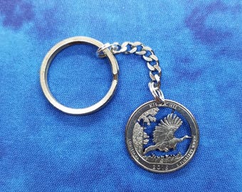Llavero de pavo, moneda de 25 centavos del estado de Luisiana, joyería con monedas talladas, joyería artesanal, hecha a mano, estilo bohemio.
